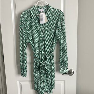 Love & Piece Women's Green Geometric jersey shirt dress with tie belt NWT
